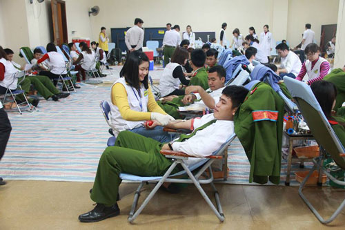 Các học viên Học viện CSND luôn sẵn sàng chia sẻ giọt máu để cứu chữa những người bệnh